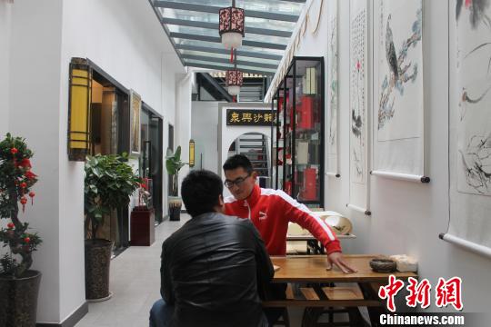 “眾興沙龍”提供文化交流及服務(wù)。　東強(qiáng) 攝