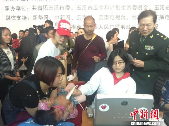義診現(xiàn)場?！￡愳o 攝