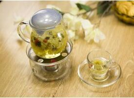 春季養(yǎng)肝喝什么好？多喝菊花茶平肝名目
