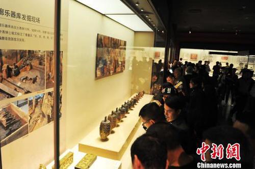 　2016年10月11日，《驚世大發(fā)現(xiàn)——南昌漢代?；韬顕?guó)出土成果展》在江西省博物館正式對(duì)外長(zhǎng)期展出，吸引眾多民眾前來參觀?！⒄祭?攝