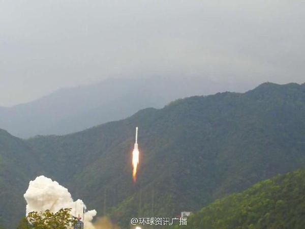 中國(guó)發(fā)射首顆高通量通信衛(wèi)星 飛機(jī)高鐵WiFi就靠它了