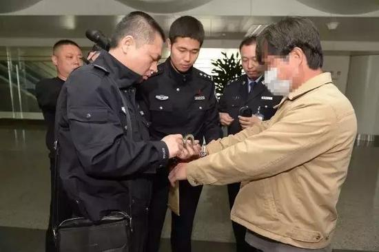 “天津版丁義珍”被勸返！身負(fù)億元重案逃國外！
