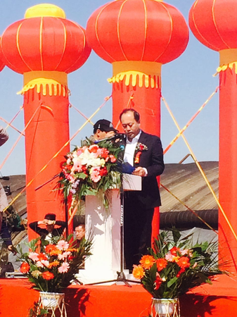 二、吉林省松原市長(zhǎng)嶺縣委書記陳德明在“萬(wàn)頃牡丹---華香長(zhǎng)嶺”種植啟動(dòng)儀式上致辭?！¤骱z影