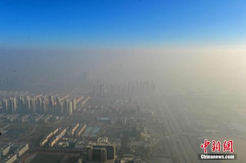 資料圖：某高樓上鳥瞰的天津。<a target='_blank' href='http://www.chinanews.com/'>中新社</a>記者 佟郁 攝