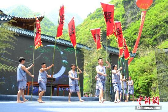 資料圖：4月18日，第五屆長江三峽（巴東）纖夫文化旅游節(jié)在湖北巴東開幕。巴軒 攝