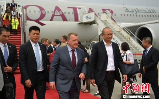 丹麥首相拉斯穆森抵達成都，開始其中國之行?！⒅铱?攝