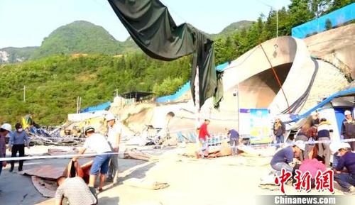 圖為救援現場視頻截圖?！垈?攝