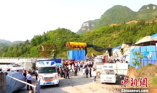 圖為救援現場視頻截圖?！垈?攝