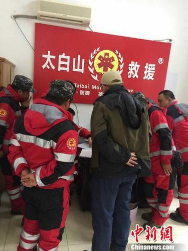 圖為救援隊(duì)準(zhǔn)備開展救援?！￡兾魇锕饩仍?duì)供圖 攝