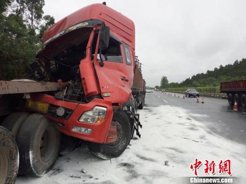 圖為事故現(xiàn)場?！∨撕榻?攝