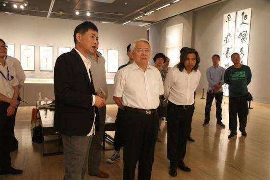 　　用書法構(gòu)建社會(huì)人文價(jià)值