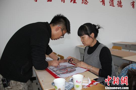 新疆兵團90后“創(chuàng)客青年”帶領(lǐng)職工創(chuàng)作致富