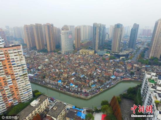 資料圖：2016年12月07日，上海，航拍上海最大的棚戶區(qū)——張橋。蔣一超 攝 圖片來源：視覺中國