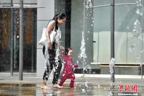 資料圖：5月17日，北京開啟了高溫干熱的“炙烤”模式。<a target='_blank' href='http://www.chinanews.com/' >中新網(wǎng)</a>記者 金碩 攝