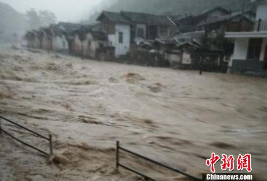 萬安鎮(zhèn)部分村，水位上漲迅速，造成了不同程度的災(zāi)情。　郭永潮 　攝