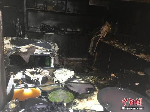 資料圖：浙江天臺縣“2·5”火災現(xiàn)場滿屋狼藉。<a target='_blank' href='http://www.chinanews.com/'>中新社</a>記者 何蔣勇 攝