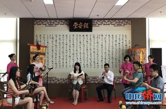 印尼東方音樂基金會弦友吹拉彈唱表演?！∪~小珊 攝
