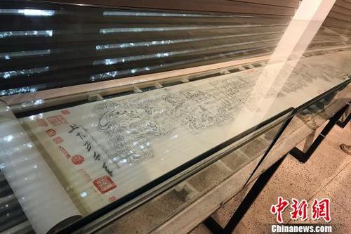 中國(guó)僑網(wǎng)巨幅拓片畫《上下五千年》?！⊥躞拧z