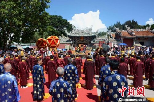 圖為祭祀慶典活動(dòng)?！埥鸫?攝