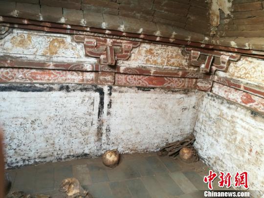     八角古墓內(nèi)部磚雕彩繪。長治市郊區(qū)文物旅游局供圖