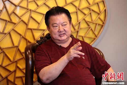 中國(guó)人民解放軍陸?？杖妰x仗隊(duì)原大隊(duì)長(zhǎng)程志強(qiáng)日前在北京接受<a target='_blank' href='http://www.chinanews.com/'>中新社</a>記者專訪，描述其親歷的香港回歸細(xì)節(jié)，追憶北京時(shí)間1997年6月30日23時(shí)59分48秒，香港會(huì)展中心內(nèi)的香港政權(quán)交接儀式關(guān)鍵時(shí)刻、香港回歸前的最后12秒的故事。 <a target='_blank' href='http://www.chinanews.com/'>中新社</a>記者 李慧思 攝