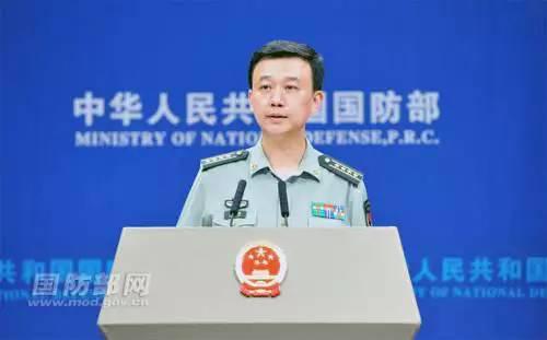 ▲6月29日，國防部新聞局副局長、國防部新聞發(fā)言人吳謙大校答記者問。