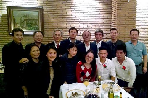 中國(guó)僑網(wǎng)巴西中國(guó)和統(tǒng)總會(huì)歡送臺(tái)胞大學(xué)生赴京參加夏令營(yíng)。  