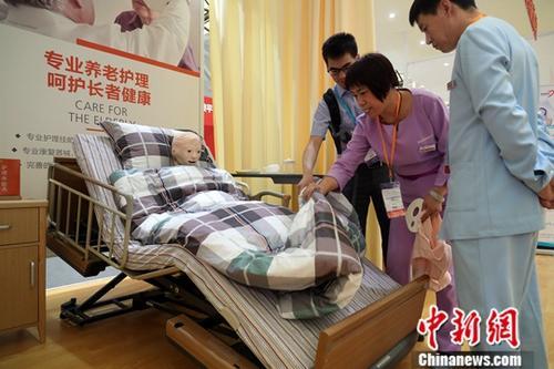 資料圖：養(yǎng)老輔具及康復(fù)醫(yī)療。<a target='_blank' href='http://www.chinanews.com/'>中新社</a>記者 湯彥俊 攝