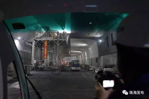 港珠澳大橋海底隧道今日貫通 提前穿越海底巨龍