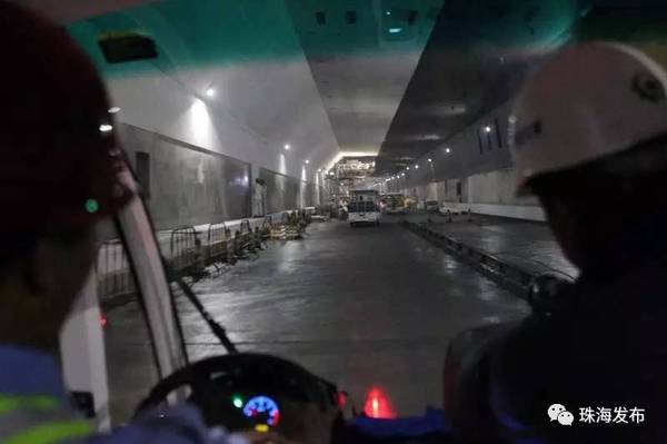 港珠澳大橋海底隧道今日貫通 提前穿越海底巨龍