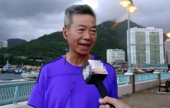 鴨脷洲居民陳先生對航母訪港感到振奮。