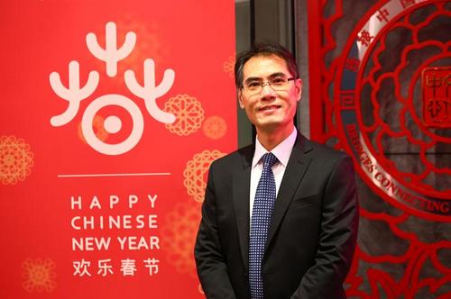 中國僑網(wǎng)巴黎中國文化中心主任嚴(yán)振全。（法國《歐洲時報》）