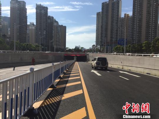 7月7日，中國內(nèi)河最大沉管隧道——南昌紅谷隧道正式通車?！蛆i泉　攝
