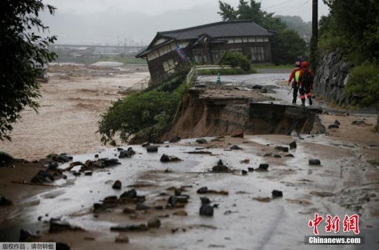 至當(dāng)?shù)貢r(shí)間8日，暴雨已造成16人死亡，此外仍有10多人下落不明。