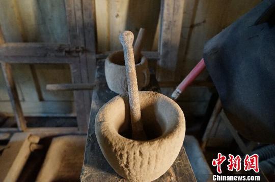 何世前收藏的“老物件”?！￡愃?攝