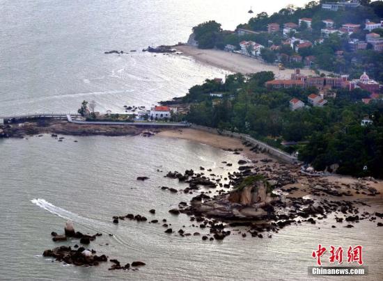 俯拍的鼓浪嶼一角。 張斌 攝