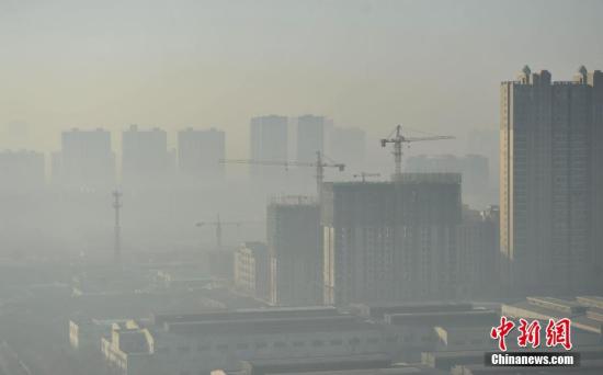 資料圖片，城市被霧霾籠罩。 <a target='_blank' href='http://www.chinanews.com/'>中新社</a>記者 翟羽佳 攝