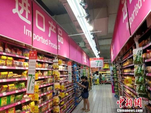 市民在超市購物。<a target='_blank' href='http://www.chinanews.com/' >中新網(wǎng)</a>記者 李金磊 攝