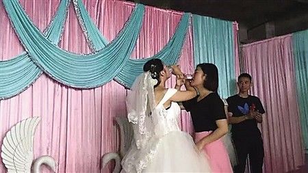 新郎緊急回部隊(duì)婚期不變 堂妹替兄來(lái)拜堂