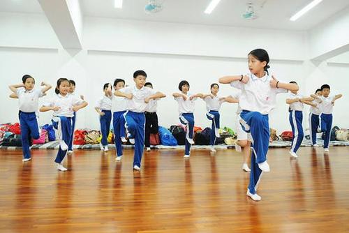 12歲女孩拿全國街舞冠軍 曾靠撿破爛支撐自己夢想