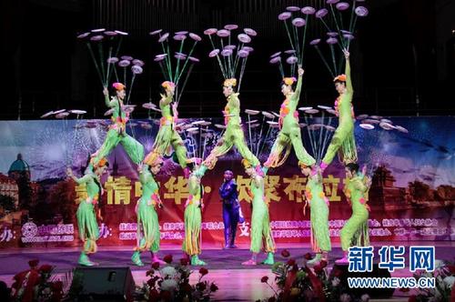 中國僑網(wǎng)雜技轉碟 新華社記者王義攝