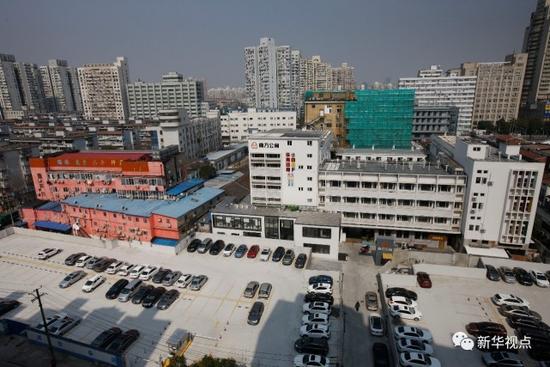 選址在城市CBD和交通便捷的地區(qū)，提出了“30分鐘生活圈”的概念的“魔方公寓”。新華社記者方喆 攝