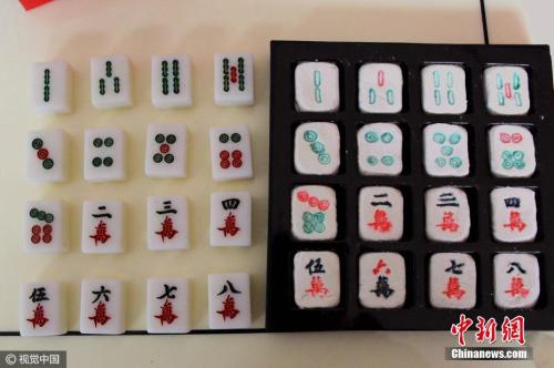 資料圖：真實(shí)麻將和“湯圓麻將”。 王登虎 攝 圖片來源：視覺中國