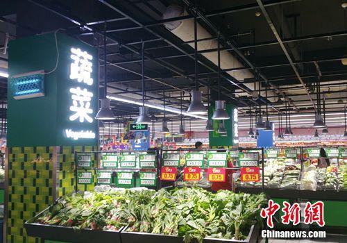 超市里的蔬菜區(qū)。<a target='_blank' href='http://www.chinanews.com/' >中新網(wǎng)</a>記者 李金磊 攝