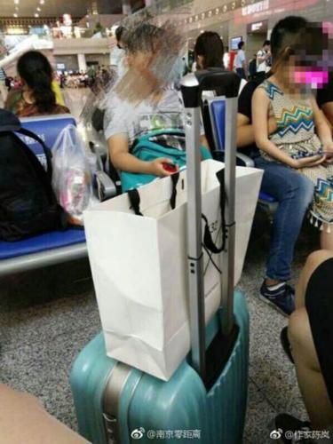 為何不公布火車站猥褻女童男子身份？警方回應(yīng)