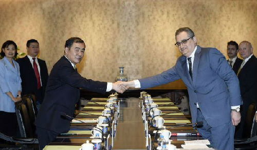 去年6月，第三次中俄東北亞安全磋商在北京舉行，中國(guó)外交部部長(zhǎng)助理孔鉉佑和俄羅斯外交部副部長(zhǎng)莫爾古洛夫共同主持。 （新華社發(fā)）