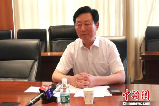 圖為成長(zhǎng)春說(shuō)，新一輪長(zhǎng)江經(jīng)濟(jì)帶發(fā)展需要走協(xié)調(diào)性均衡發(fā)展之路。　崔佳明 攝