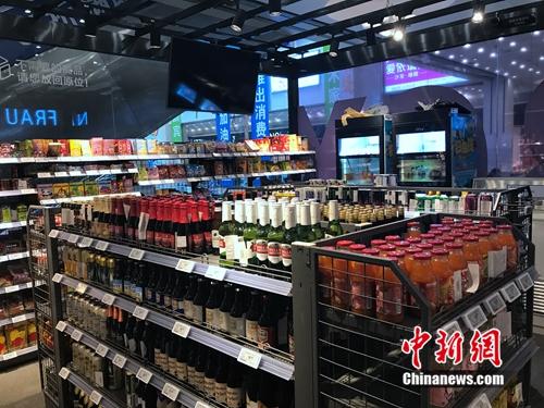無(wú)人超市內(nèi)景。<a target='_blank' href='http://www.chinanews.com/' >中新網(wǎng)</a> 吳濤 攝