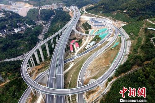 資料圖：福建正在修建的高速路網(wǎng)。<a target='_blank' href='http://www.chinanews.com/'>中新社</a>記者 王東明 攝