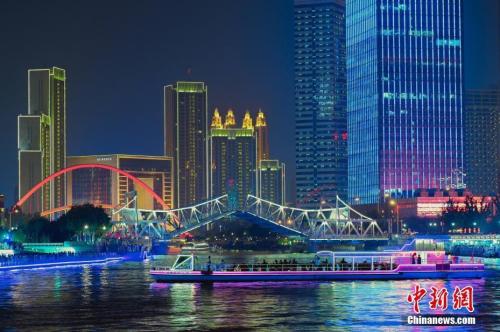 第十三屆全運會即將開幕，“點亮海河”活動在天津海河兩畔的進行了彩排、預(yù)演。 <a target='_blank' href='http://www.chinanews.com/'>中新社</a>記者 佟郁 攝 